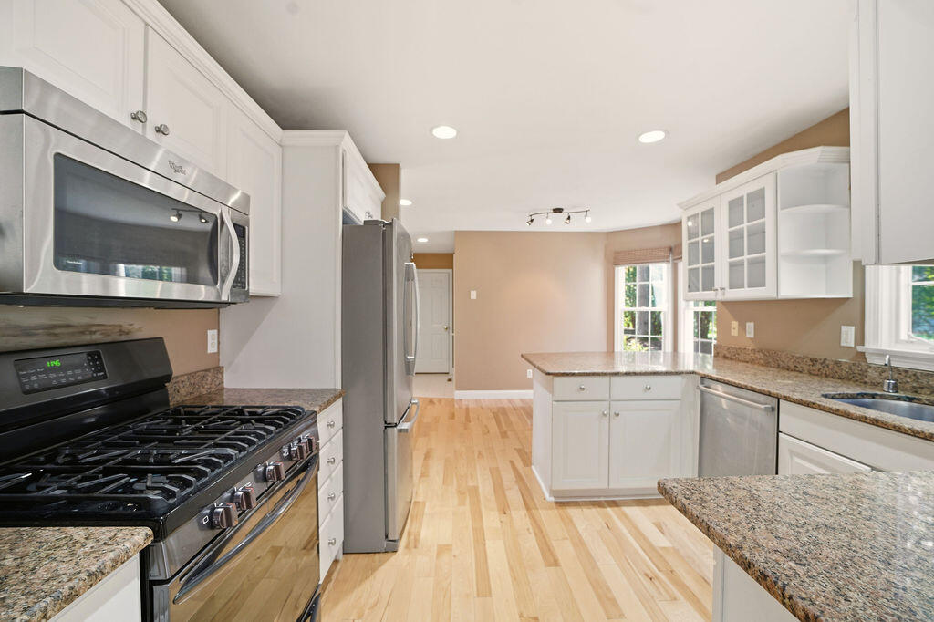 5 Darby Point Mashpee MA 02649