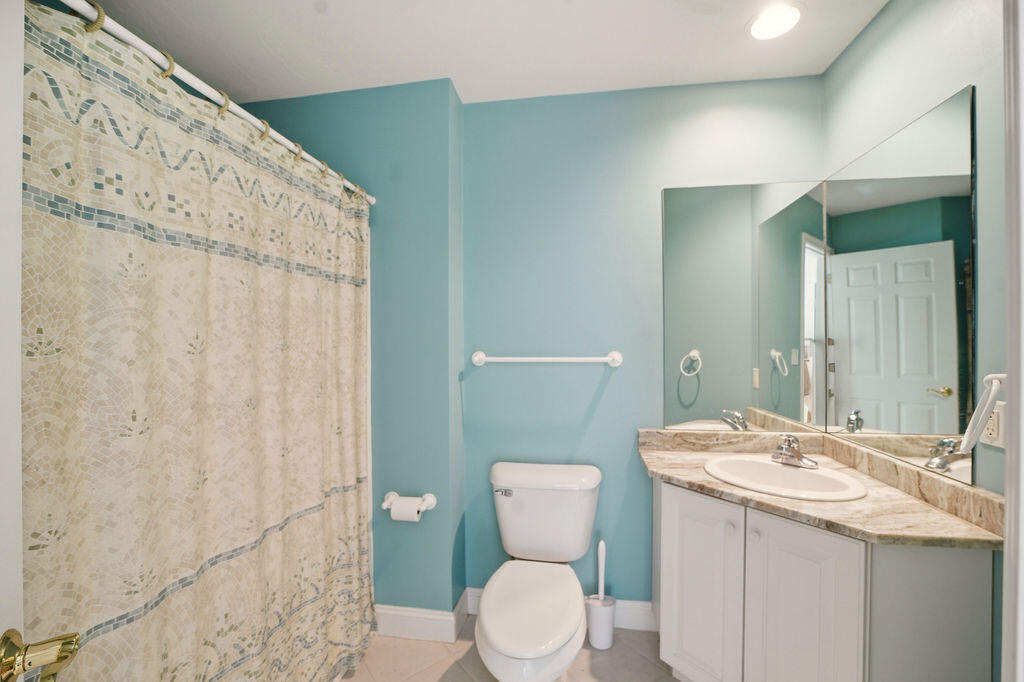 5 Darby Point Mashpee MA 02649