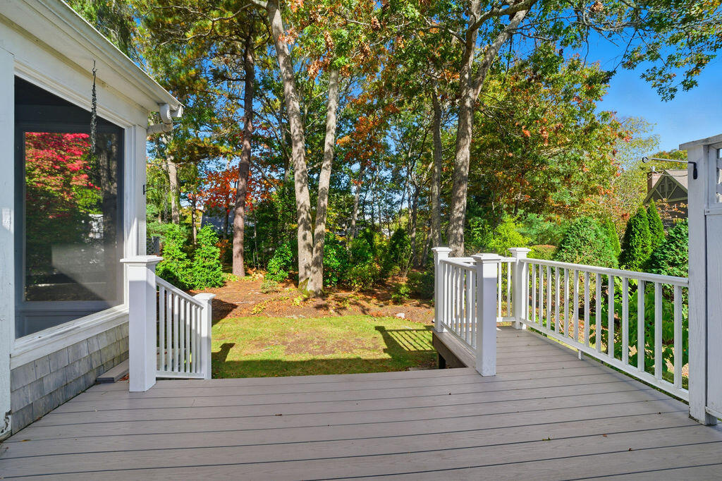 5 Darby Point Mashpee MA 02649