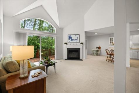 9 Blue Meadow Court Bourne MA 02532