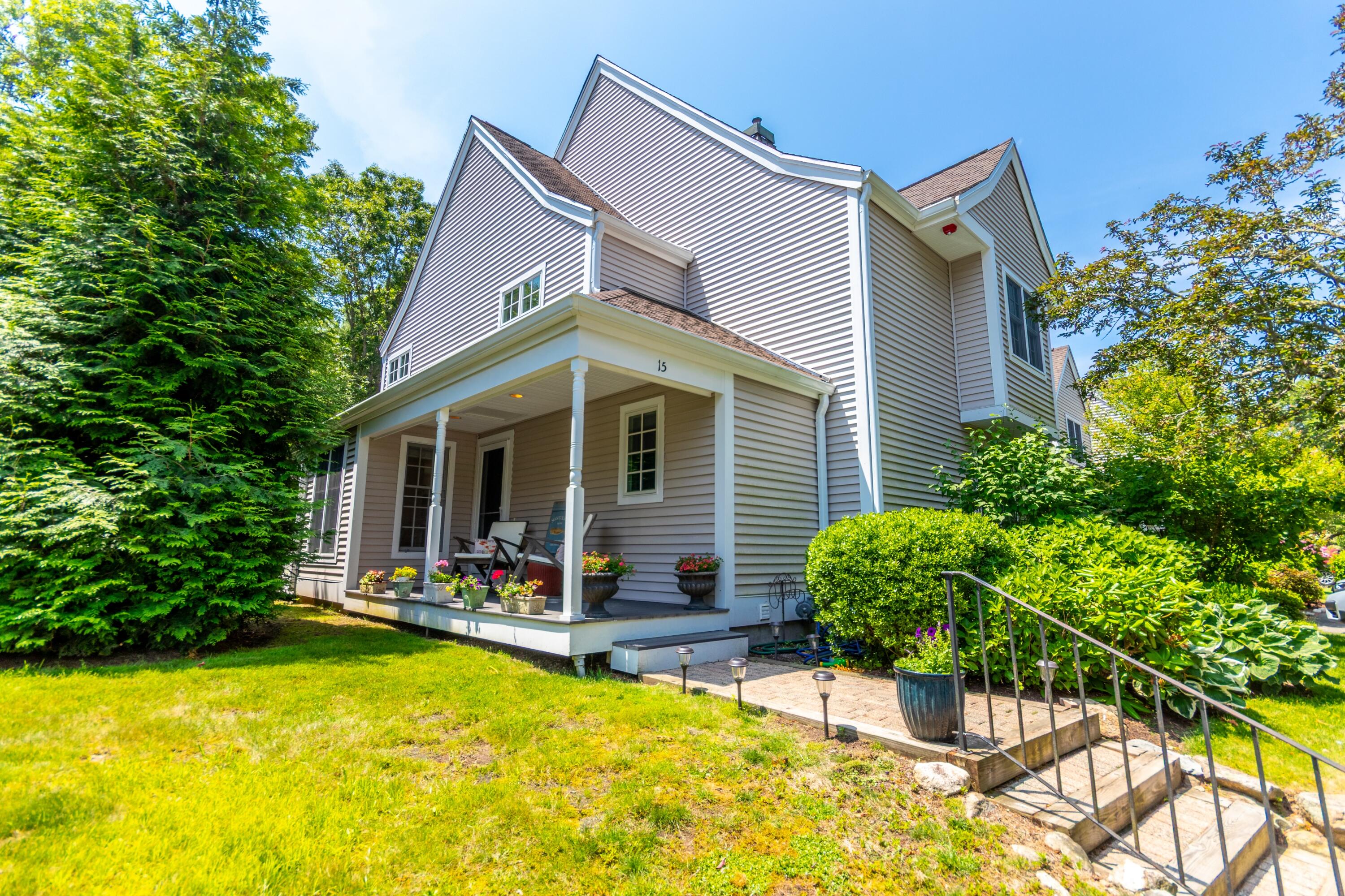 15 Hampton Court Mashpee MA 02649