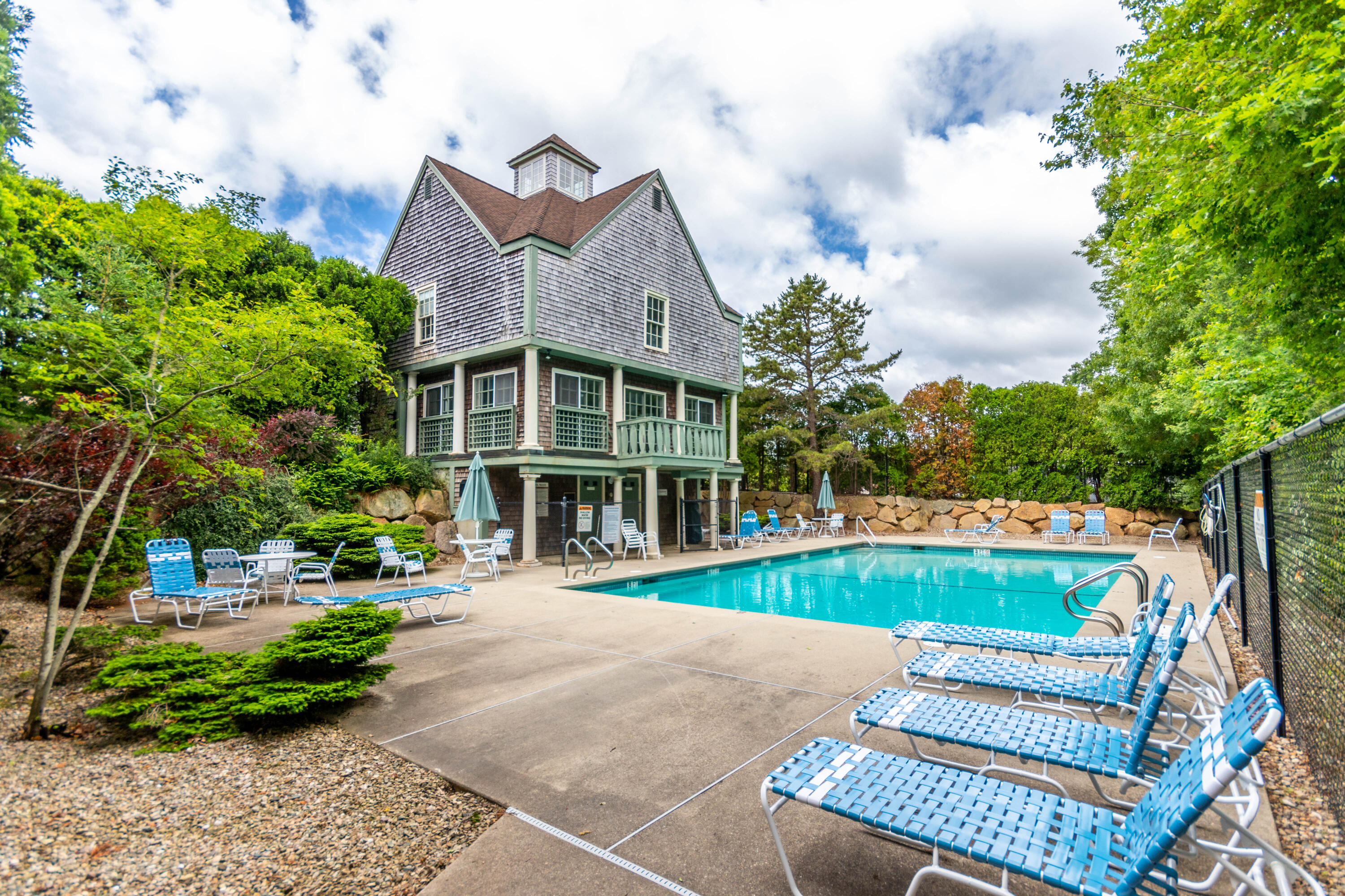 15 Hampton Court Mashpee MA 02649