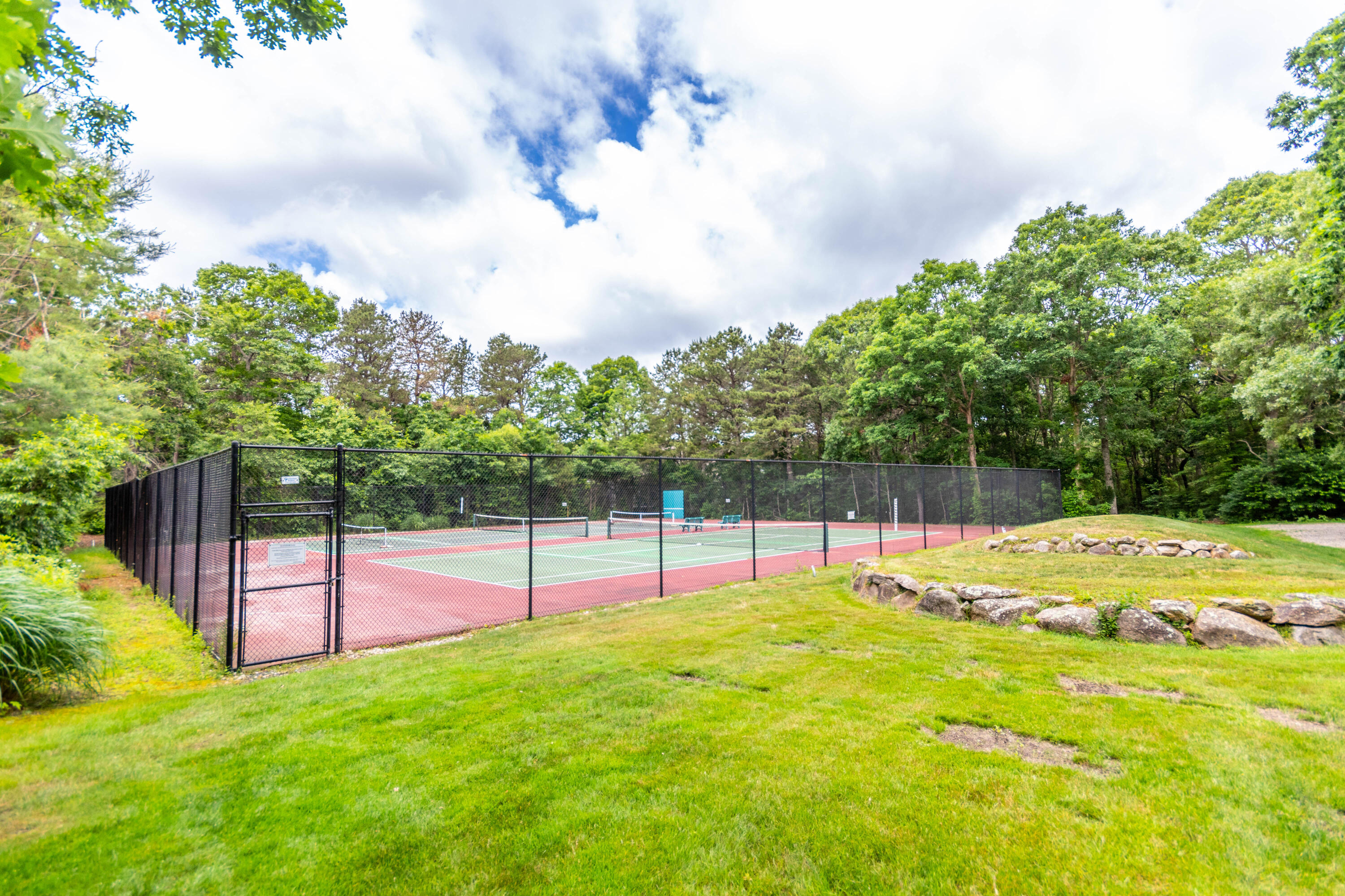 15 Hampton Court Mashpee MA 02649