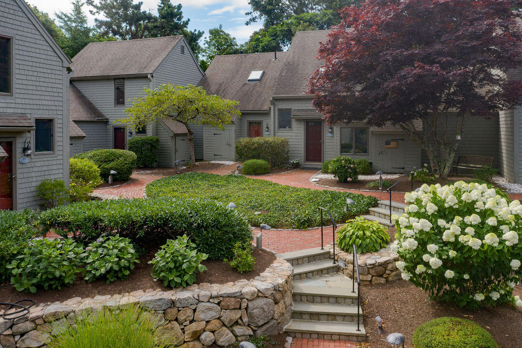 22 Mid-iron Way Mashpee MA 02649