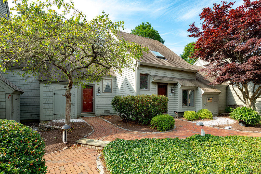 22 Mid-iron Way Mashpee MA 02649