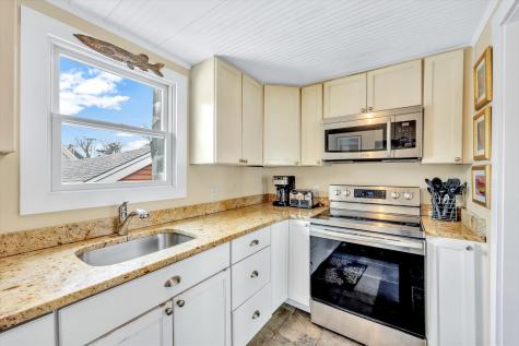 15 Cottage Street Provincetown MA 02657