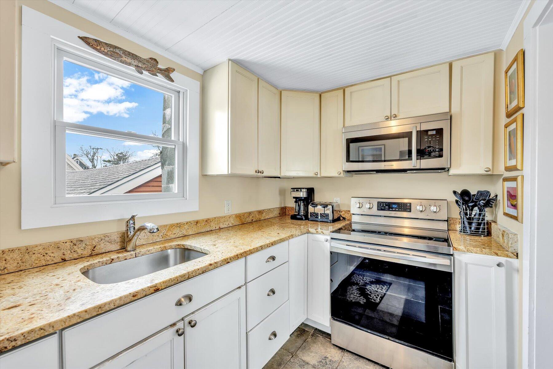 15 Cottage Street Provincetown MA 02657