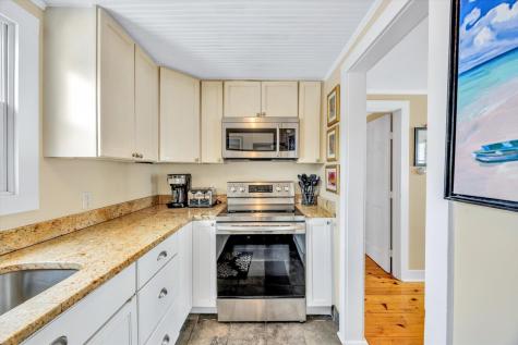15 Cottage Street Provincetown MA 02657