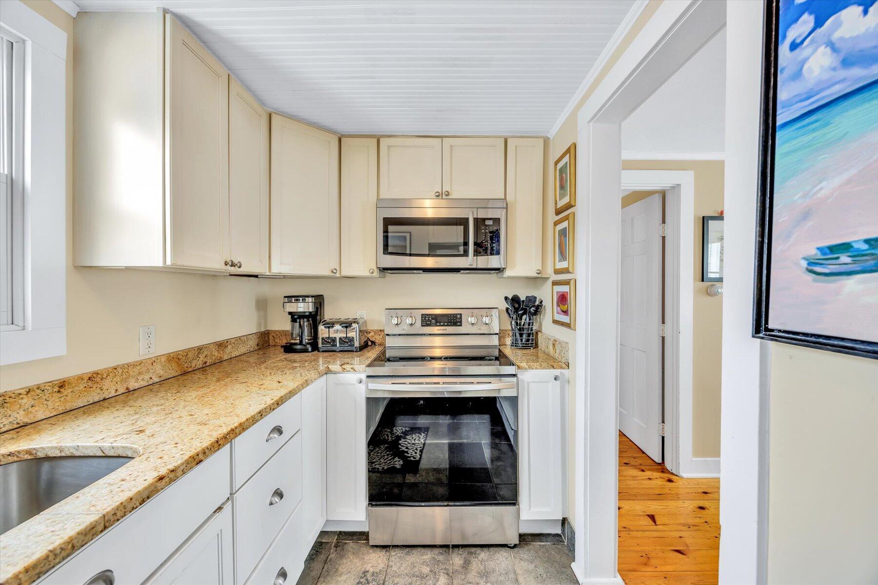 15 Cottage Street MA 02657