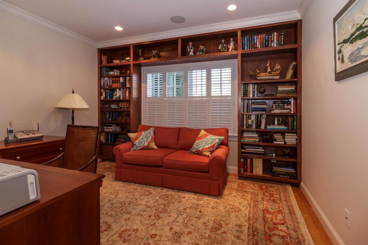 22 Vineyard Reach Mashpee MA 02649