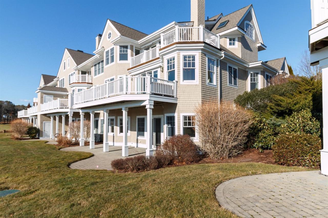 22 Vineyard Reach Mashpee MA 02649