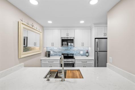 26 Vineyard View Lane Mashpee MA 02649