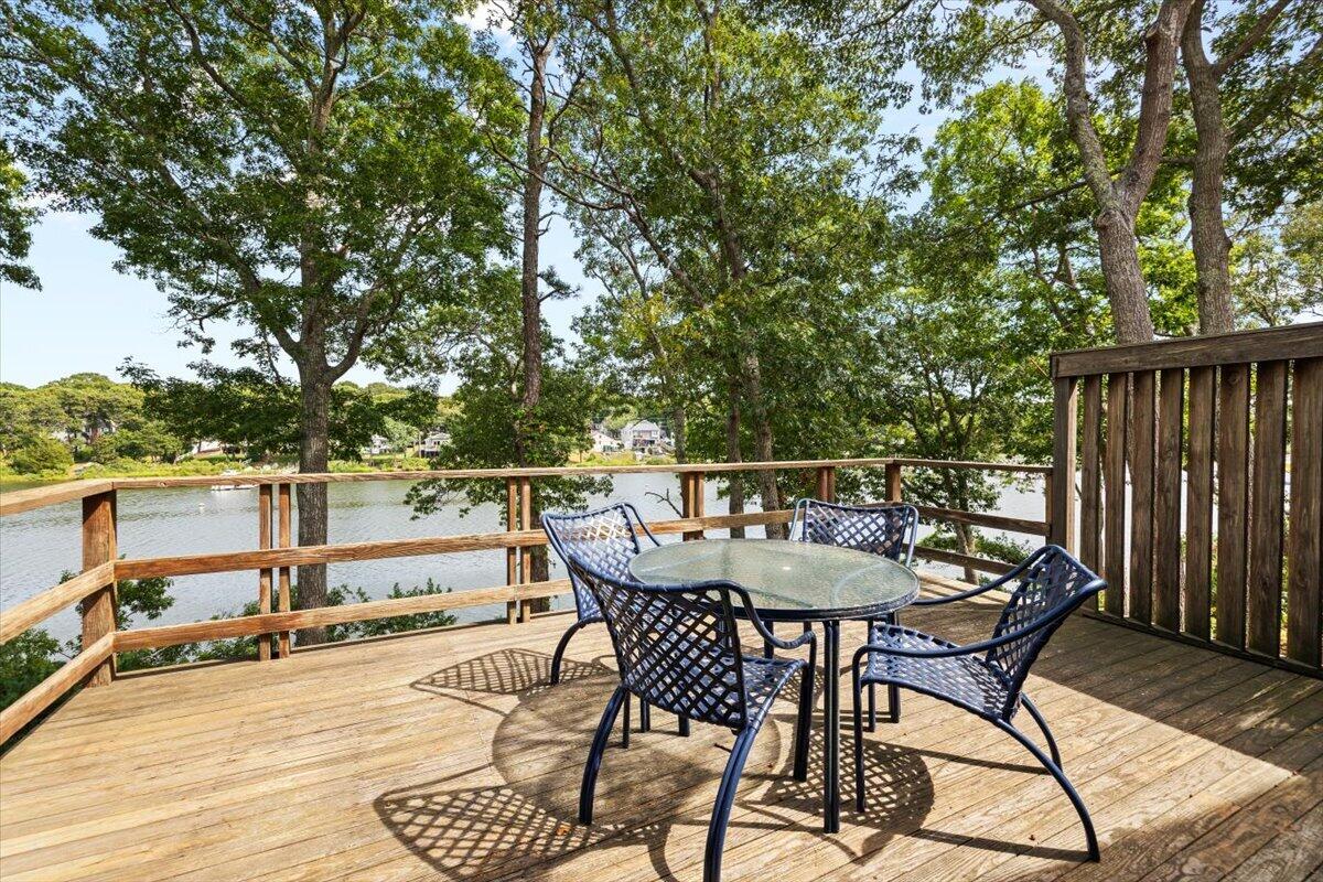 190 Bayfront Way Teaticket MA 02536