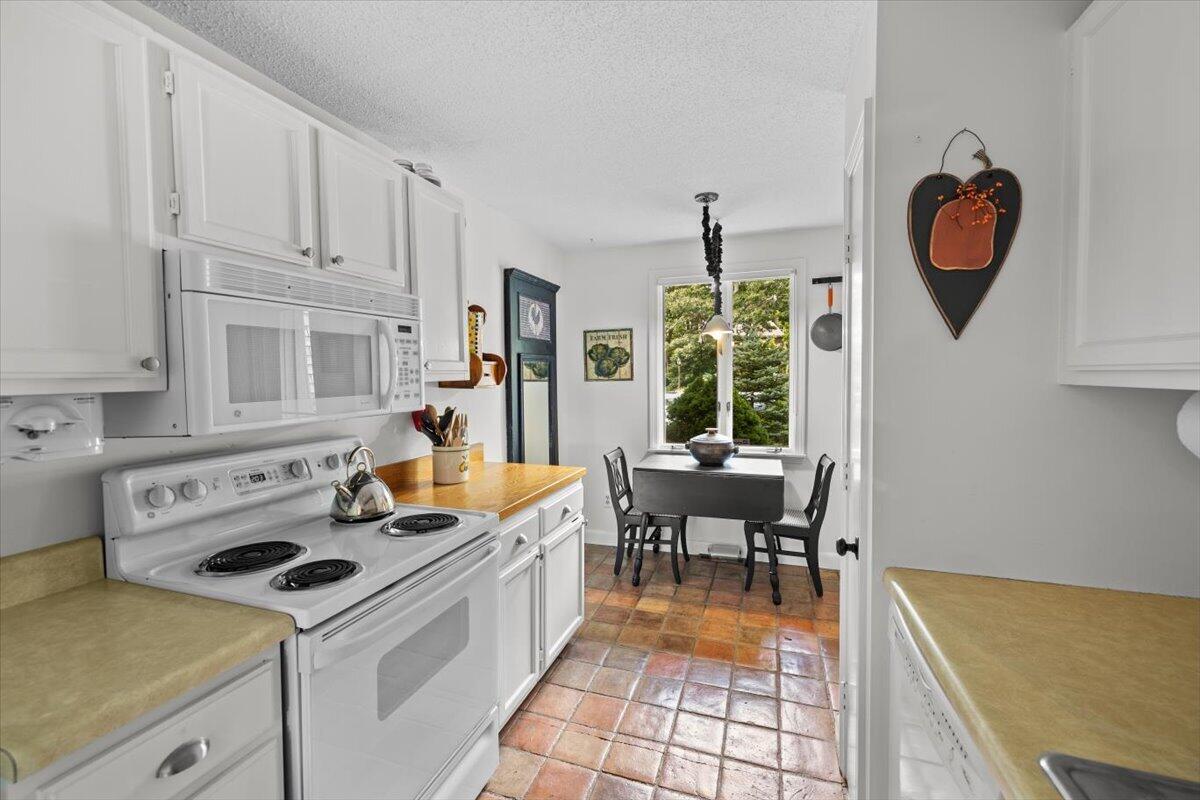 190 Bayfront Way Teaticket MA 02536