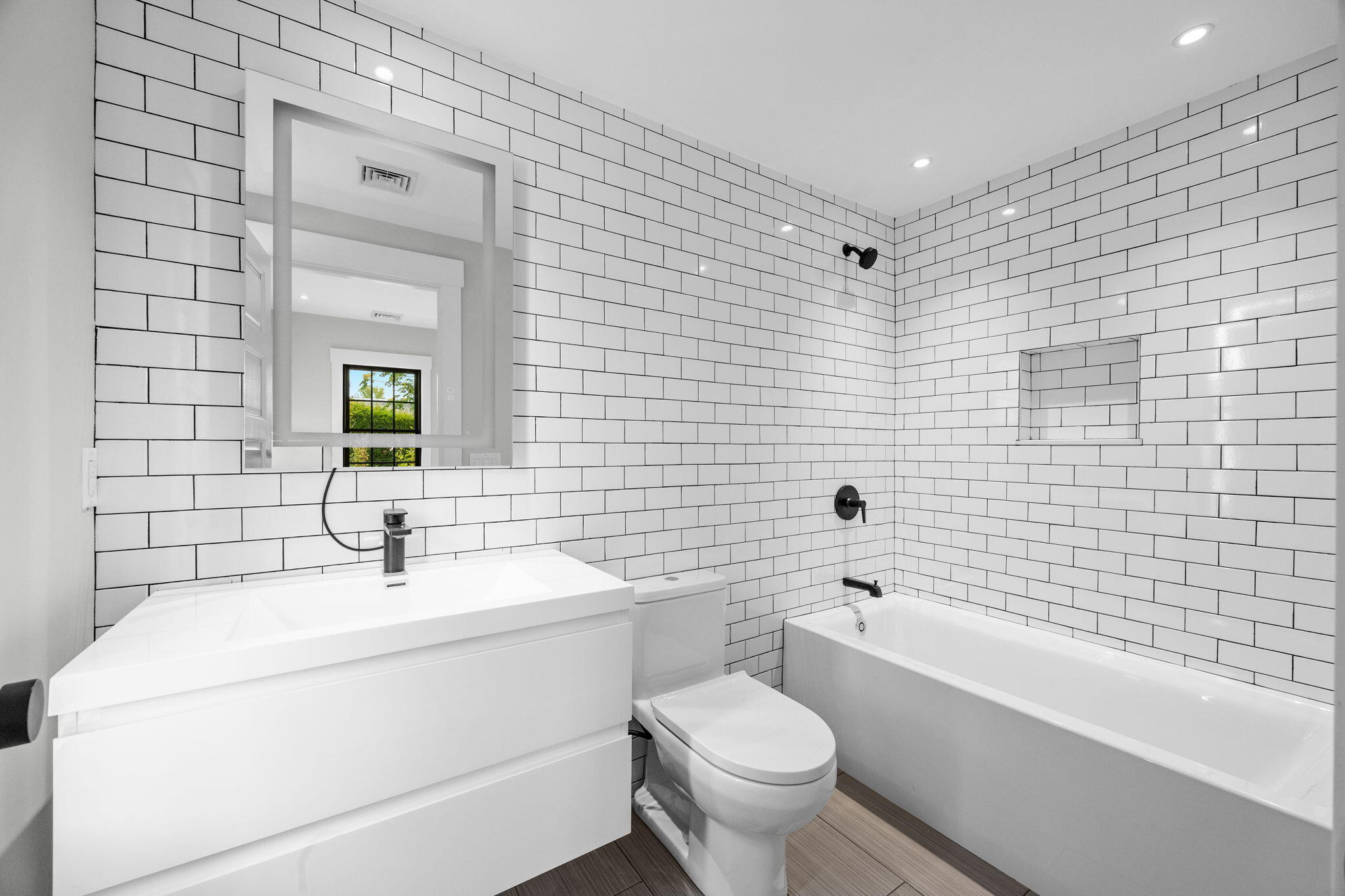 404 Commercial Street Provincetown MA 02657