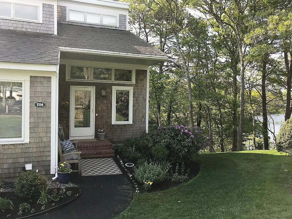 11 Riverview Avenue Mashpee MA 02649