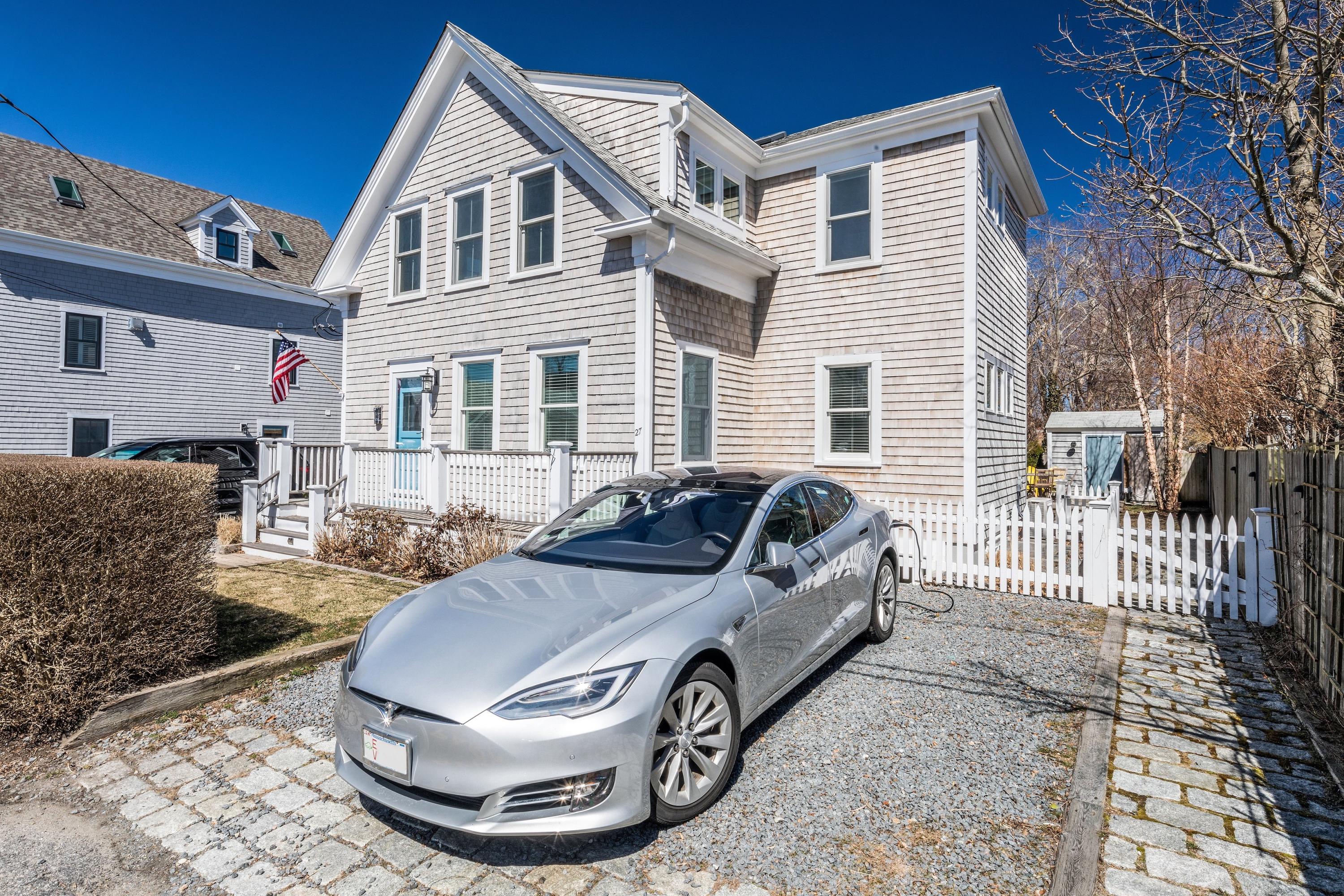 27 Conant Street Provincetown MA 02657
