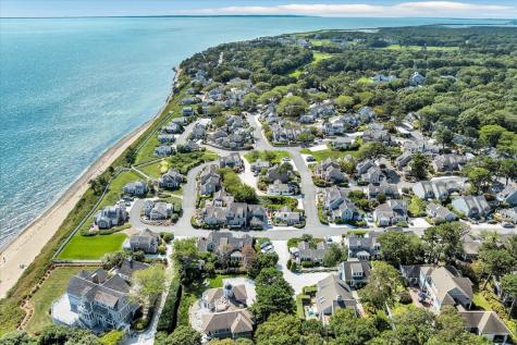 2 Cliffside Lane Mashpee MA 02649