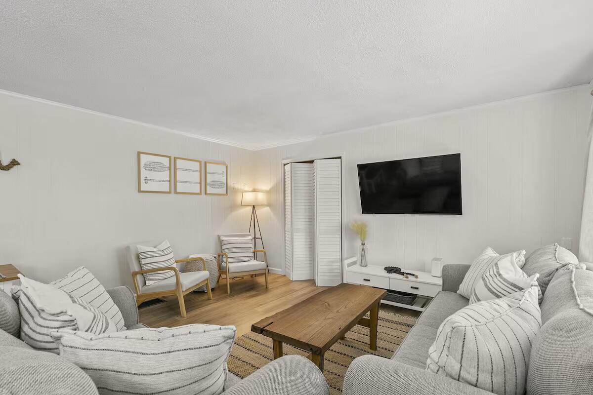 230 Gosnold Street Hyannis MA 02601