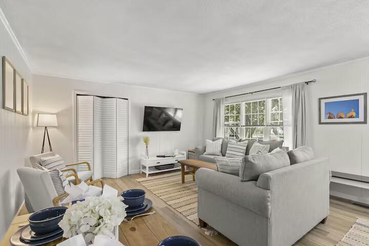 230 Gosnold Street Hyannis MA 02601