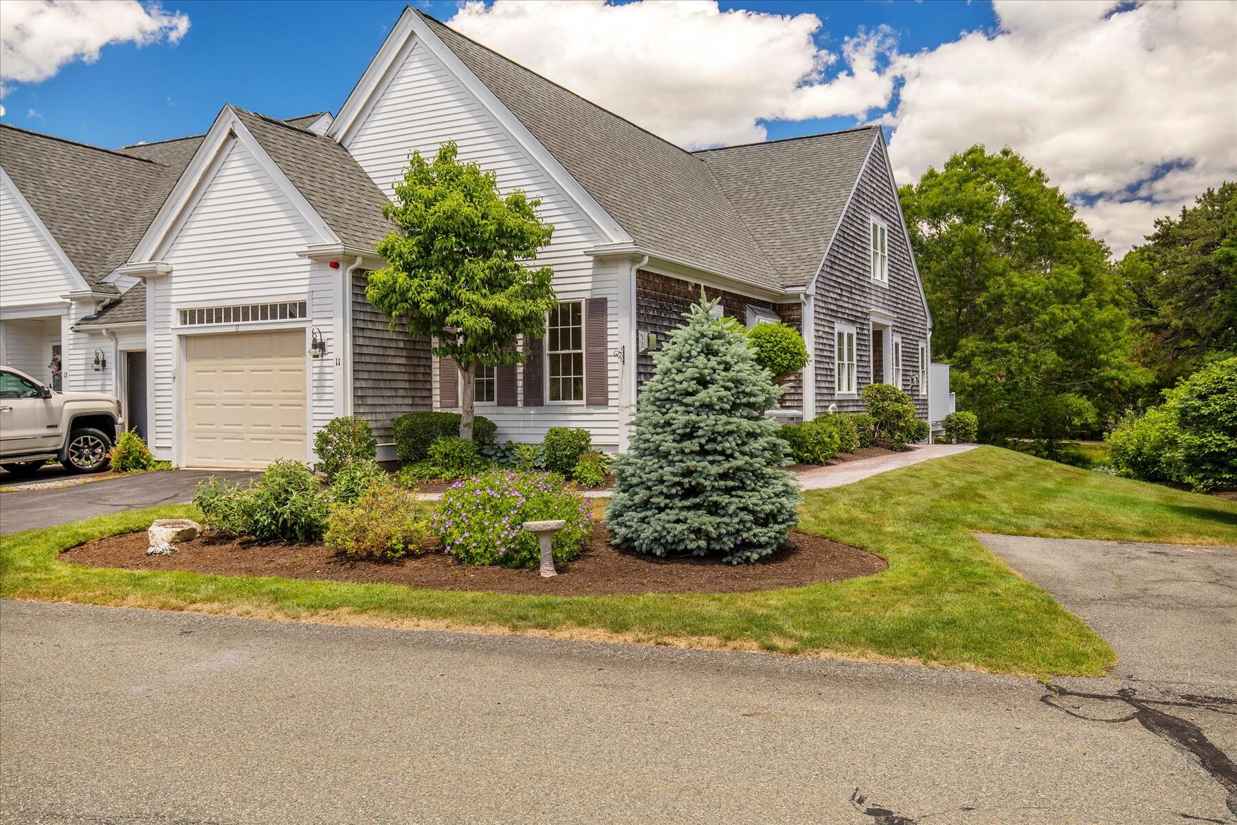 11 Stratford Ridge Mashpee MA 02649