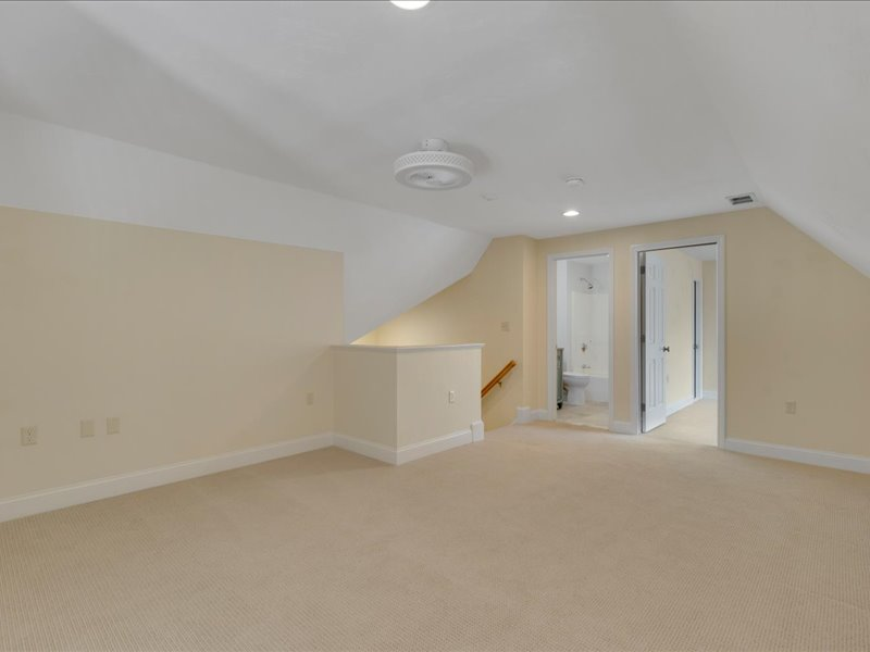 11 Stratford Ridge Mashpee MA 02649