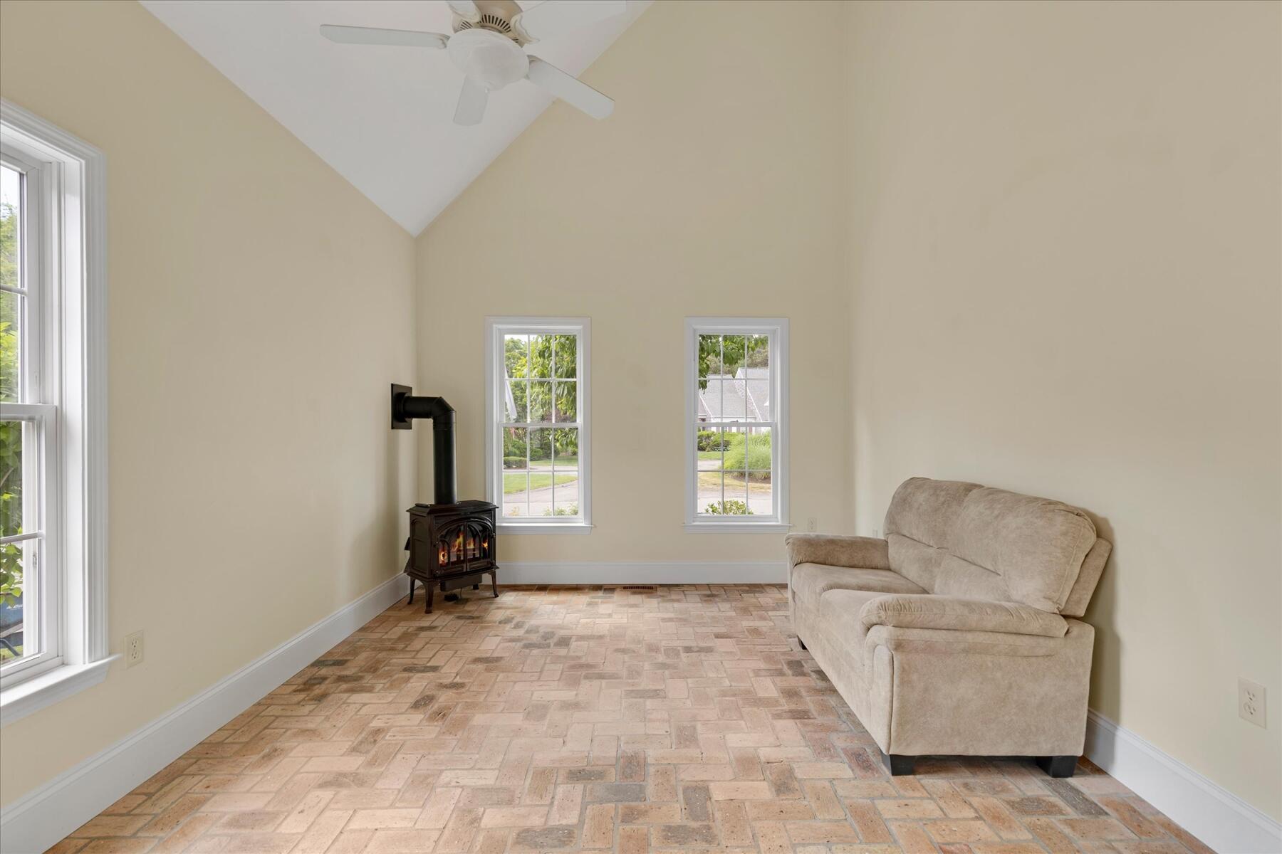 11 Stratford Ridge Mashpee MA 02649
