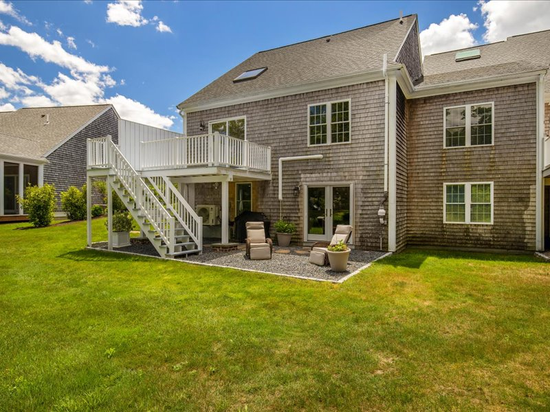 11 Stratford Ridge Mashpee MA 02649
