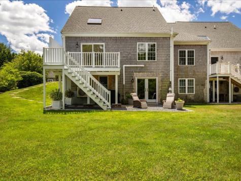 11 Stratford Ridge Mashpee MA 02649