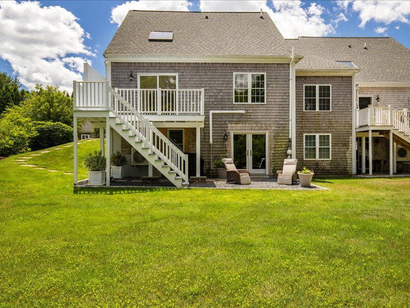 11 Stratford Ridge Mashpee MA 02649