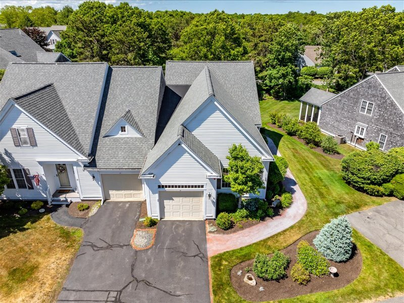 11 Stratford Ridge Mashpee MA 02649
