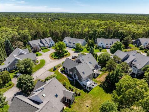 11 Stratford Ridge Mashpee MA 02649
