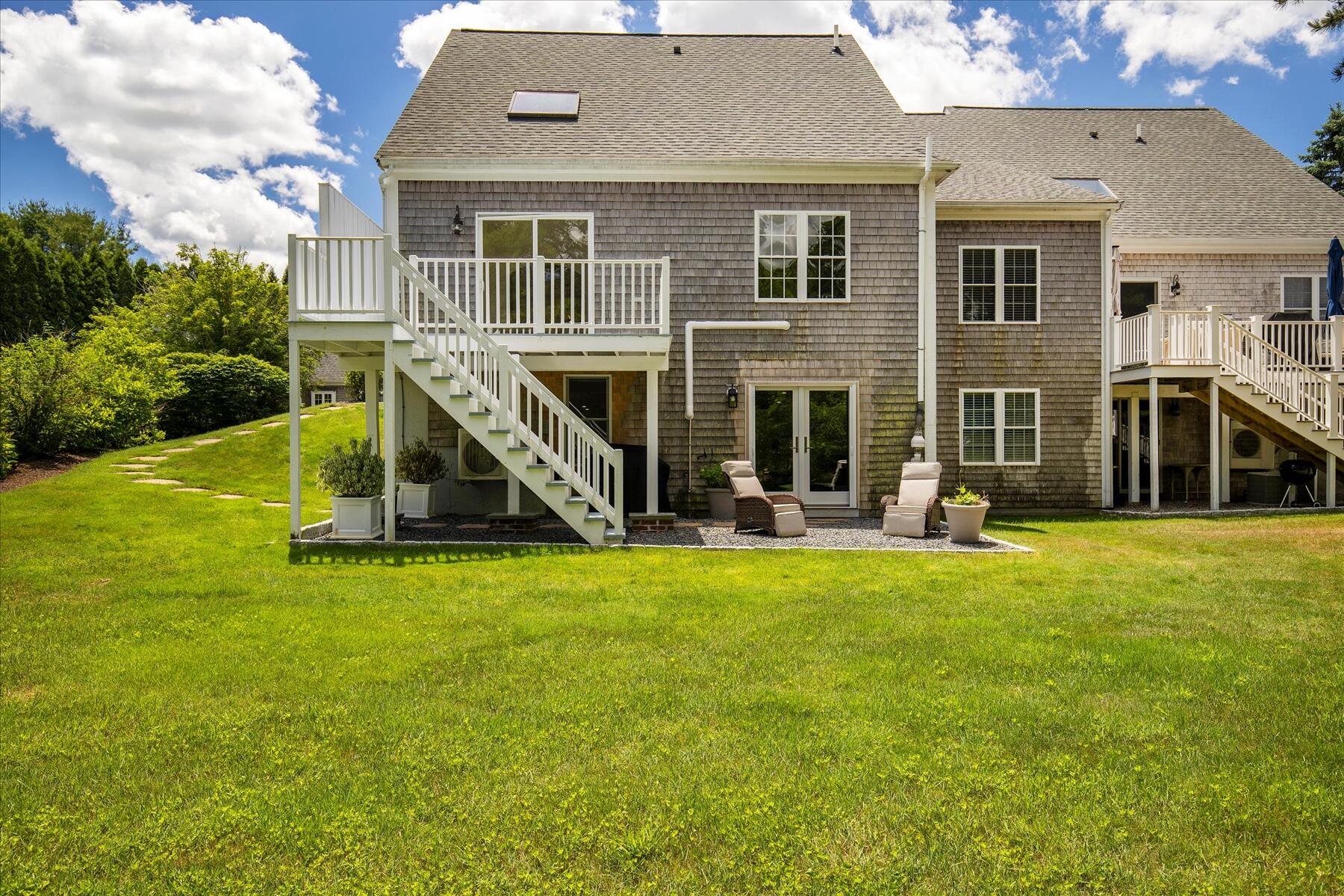 11 Stratford Ridge Mashpee MA 02649