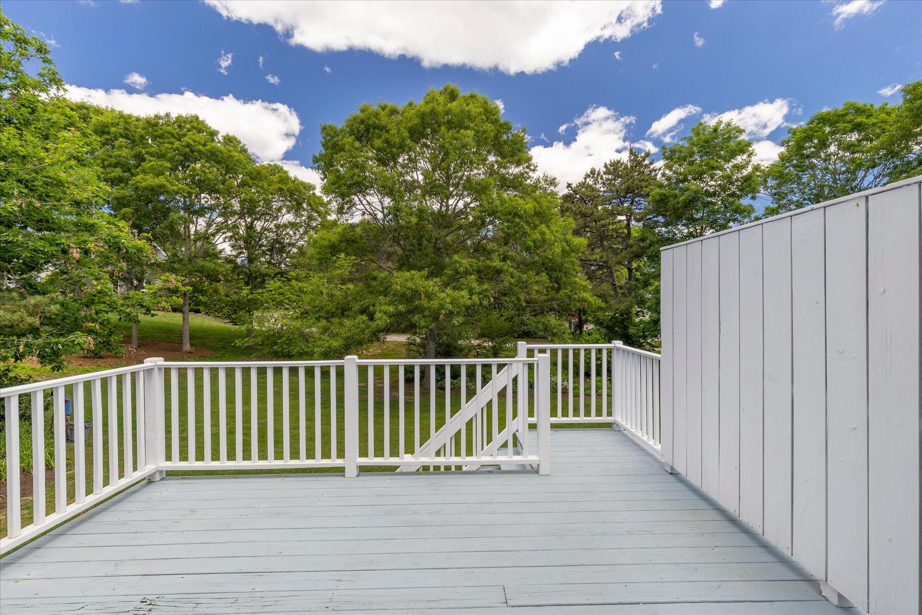 11 Stratford Ridge Mashpee MA 02649