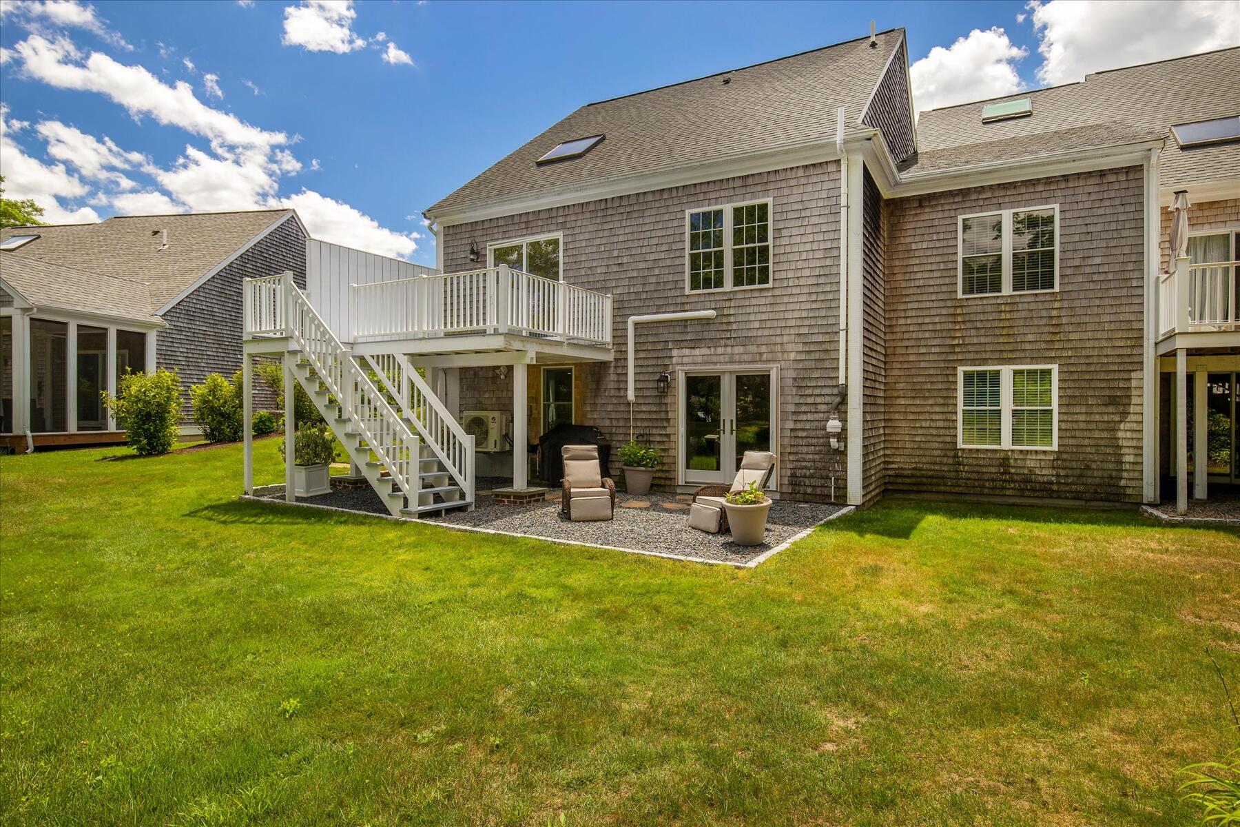 11 Stratford Ridge Mashpee MA 02649
