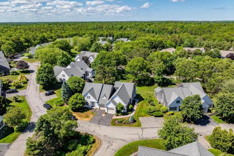 11 Stratford Ridge Mashpee MA 02649