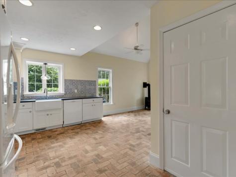 11 Stratford Ridge Mashpee MA 02649