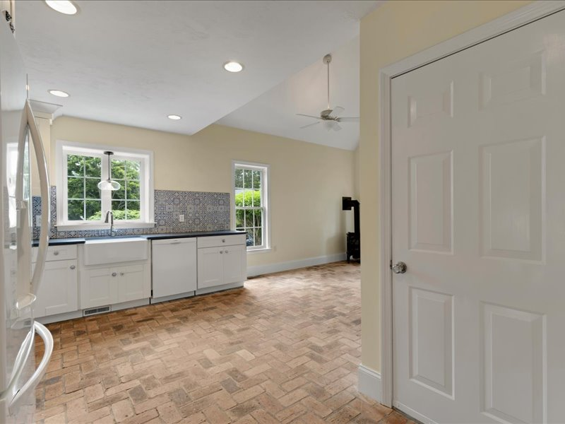 11 Stratford Ridge Mashpee MA 02649