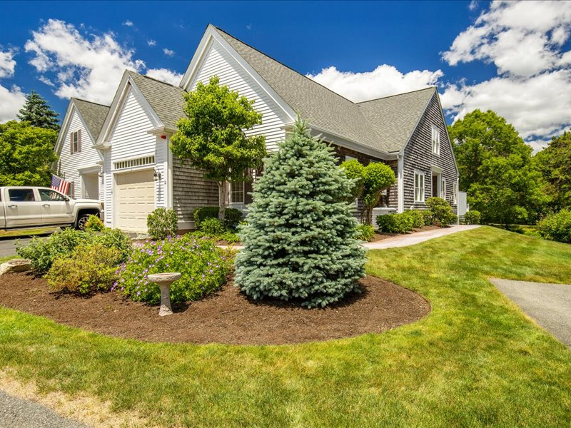 11 Stratford Ridge Mashpee MA 02649
