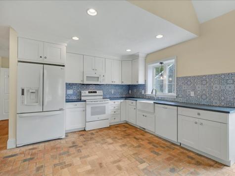 11 Stratford Ridge Mashpee MA 02649