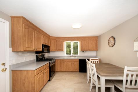 11 Stratford Ridge Mashpee MA 02649