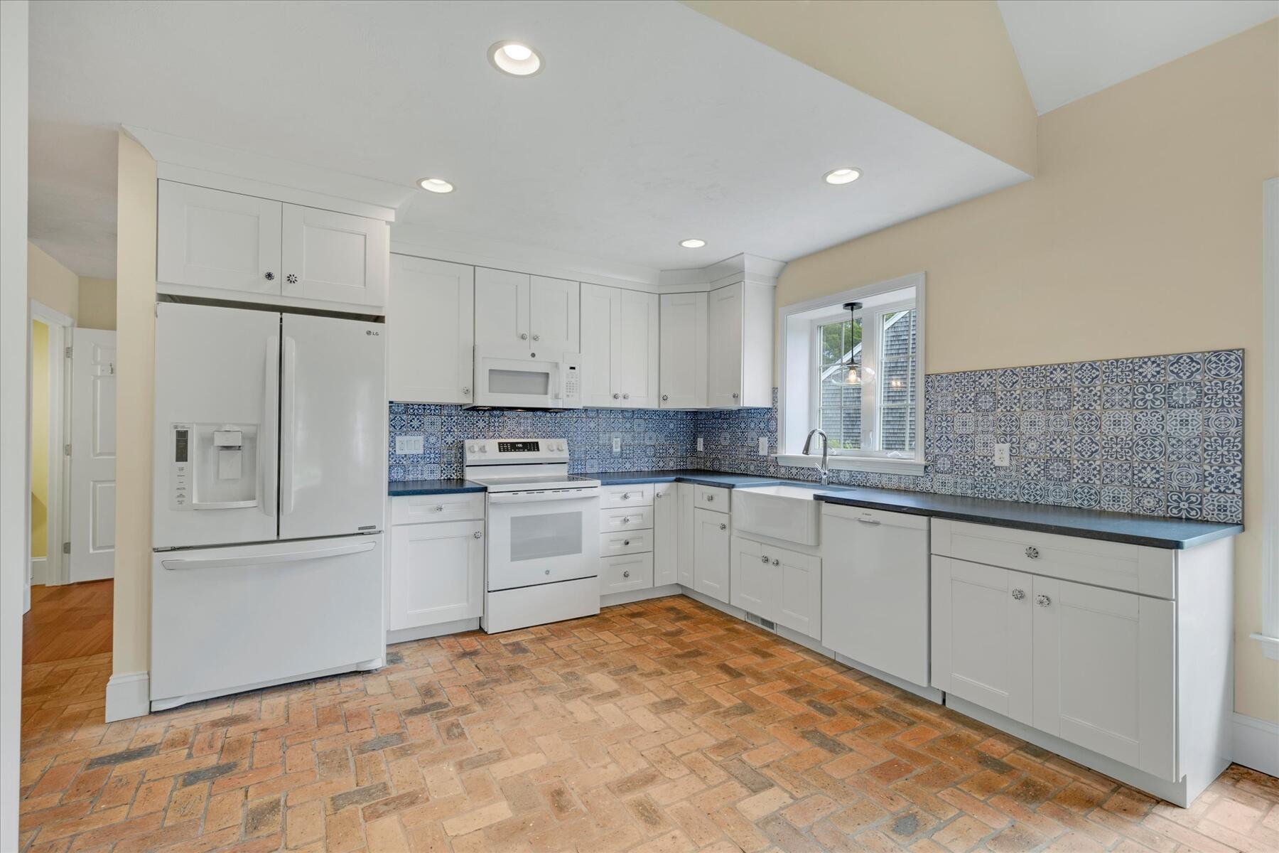 11 Stratford Ridge Mashpee MA 02649