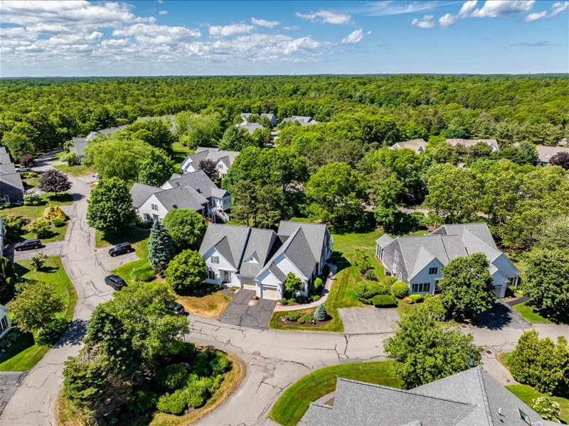 11 Stratford Ridge Mashpee MA 02649