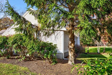 1 Par 3 Court Mashpee MA 02649