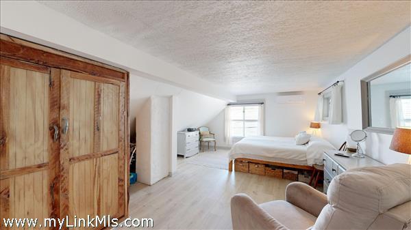 37 Circuit Avenue Oak Bluffs MA 02557