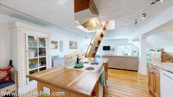 37 Circuit Avenue Oak Bluffs MA 02557