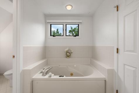 17 Bay Pointe Drive MA 02571