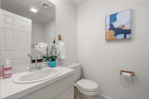 17 Bay Pointe Drive MA 02571
