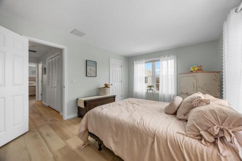 32 Carleton Street Wareham MA 02558