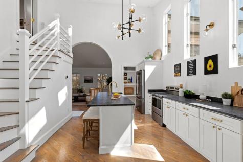 86 Harry Kemp Way MA 02657